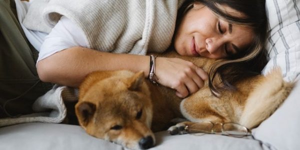 Co-Sleeping Proved Beneficial for Both You and Your Pet